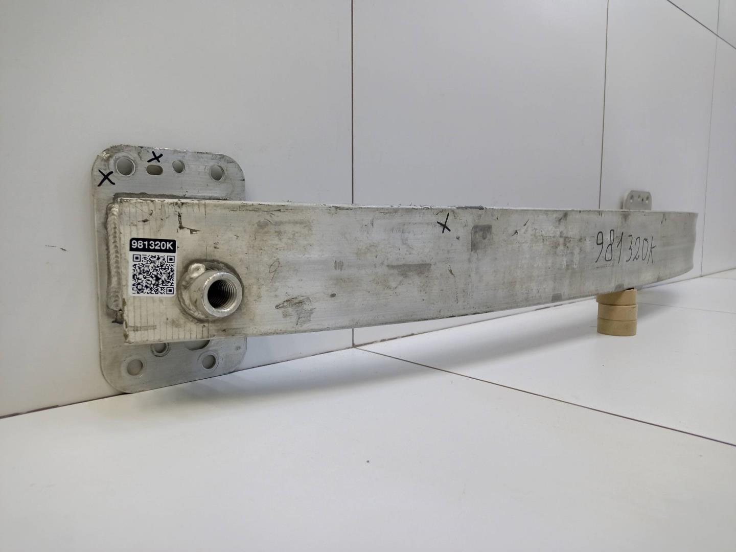 Усилитель переднего бампера