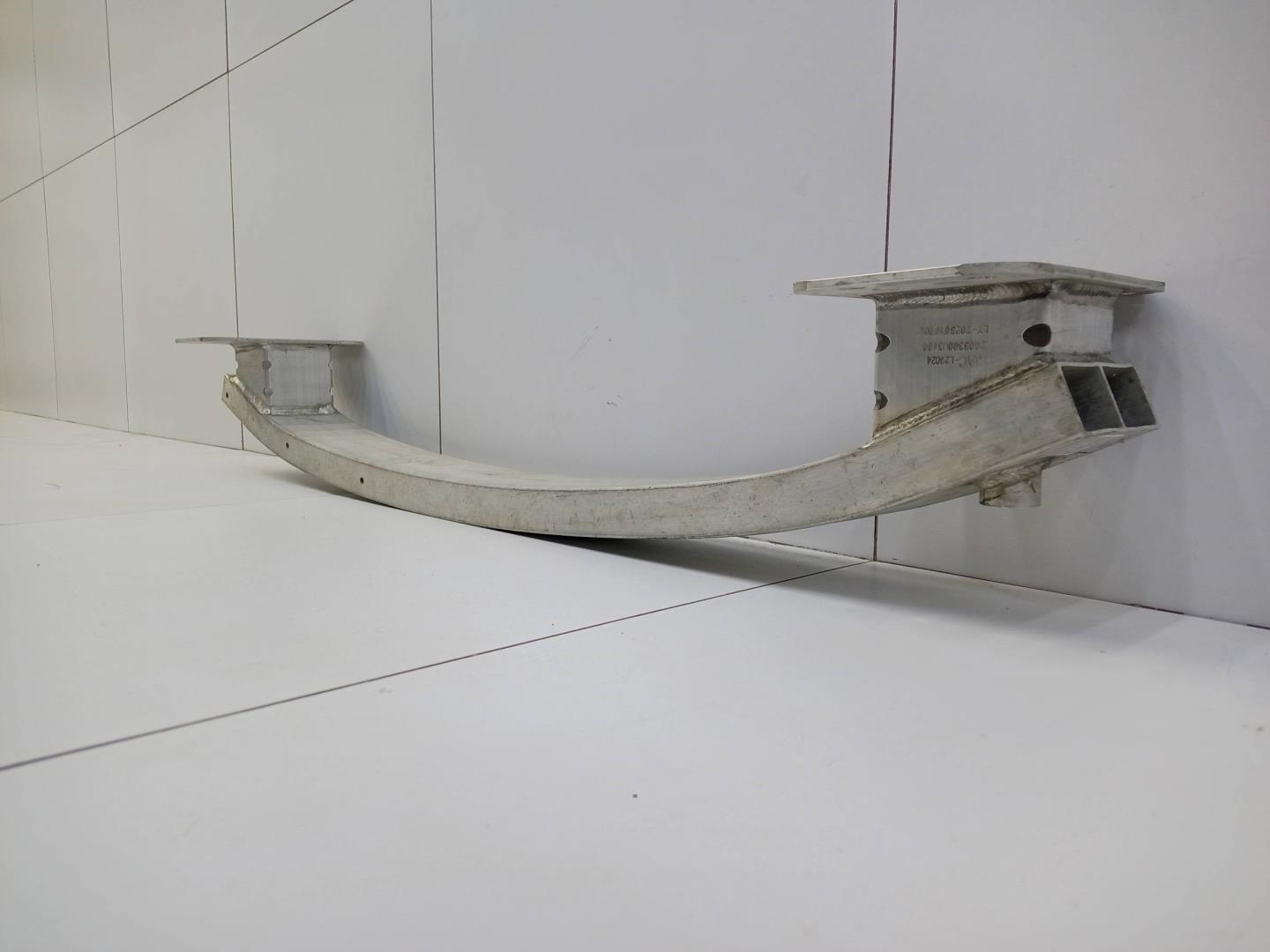 Усилитель переднего бампера