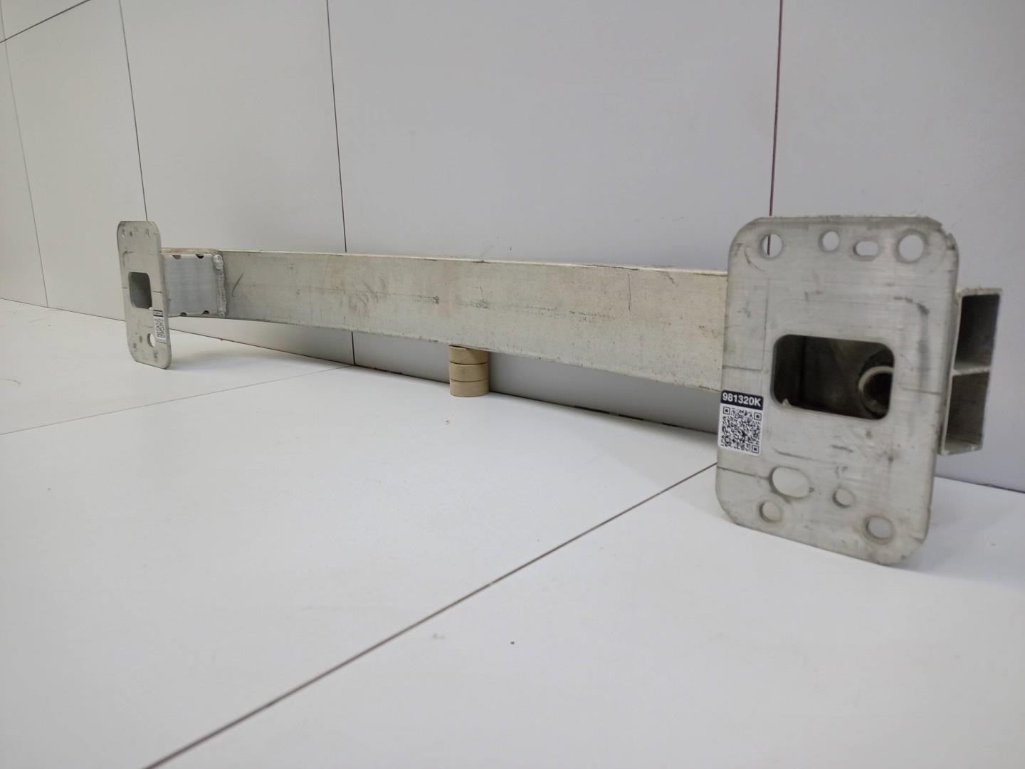 Усилитель переднего бампера