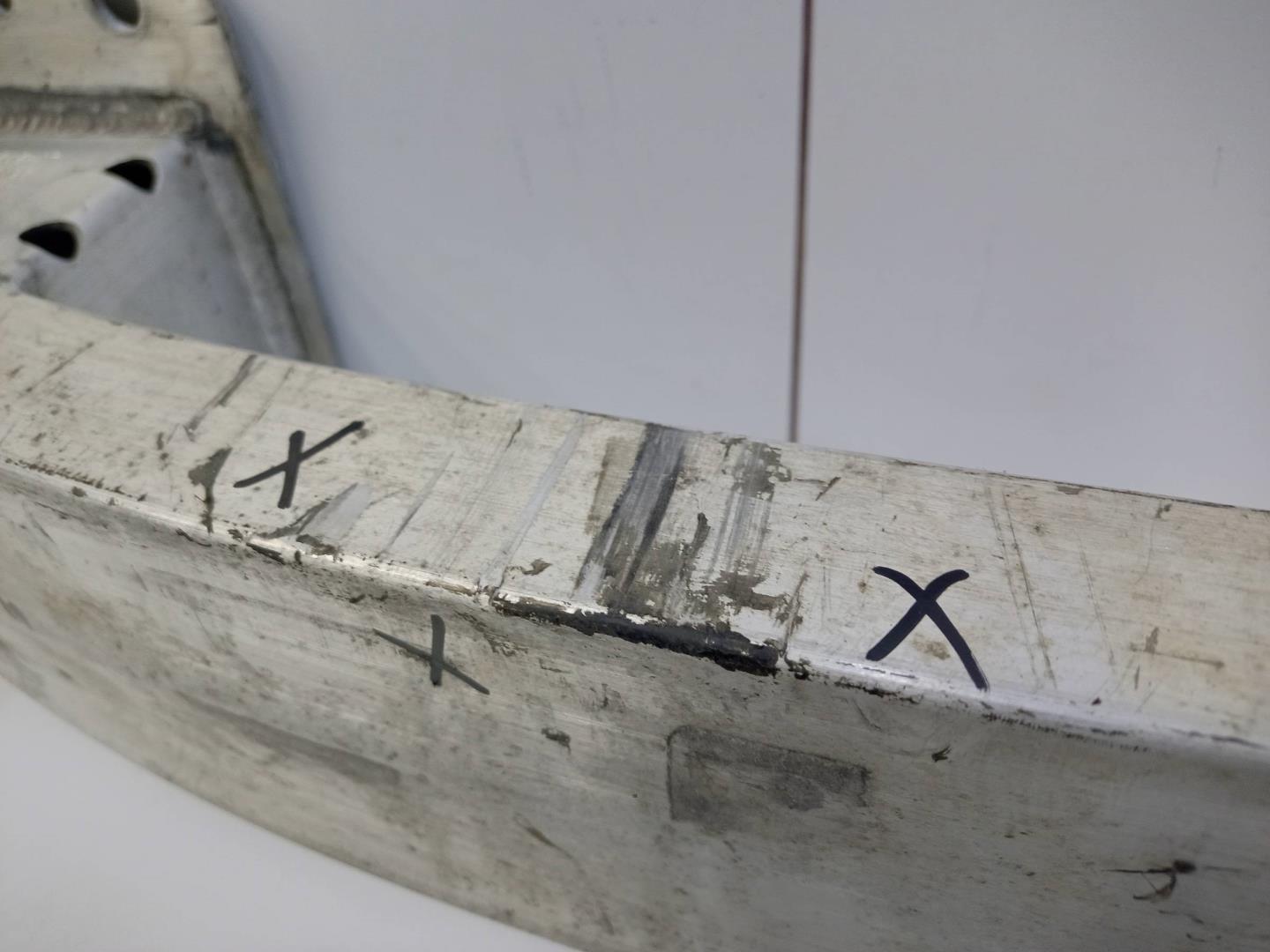 Усилитель переднего бампера