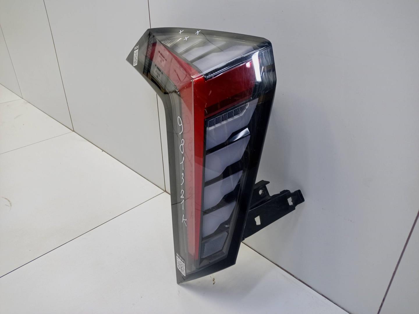 Фонарь задний наружный левый