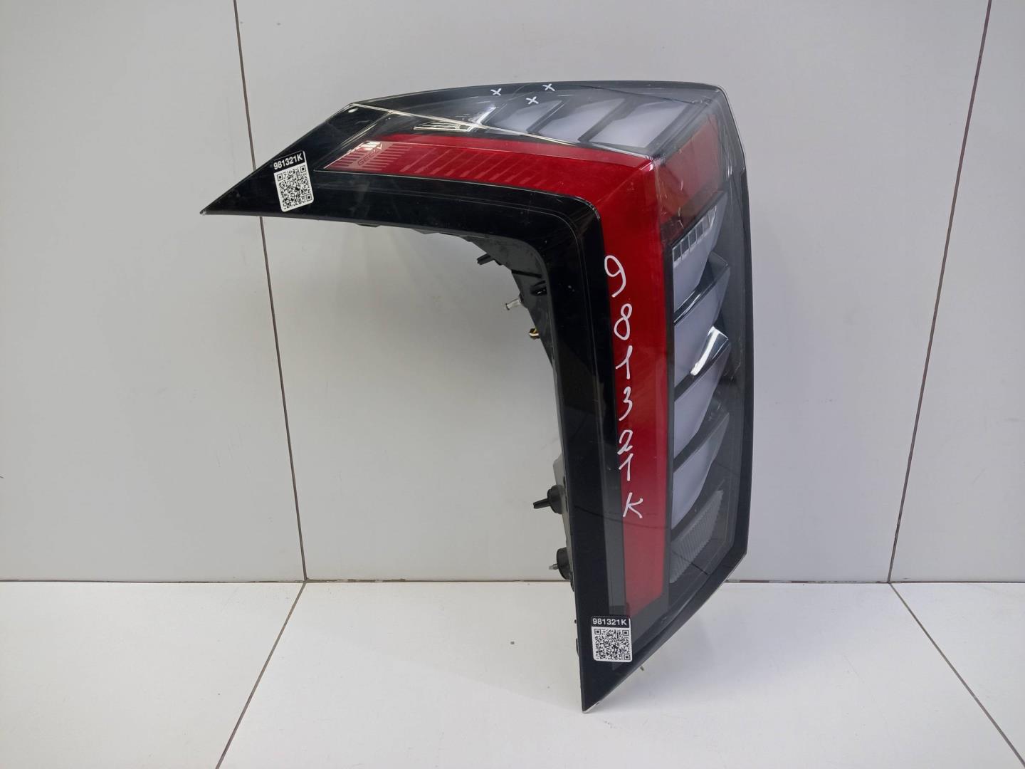 Фонарь задний наружный левый