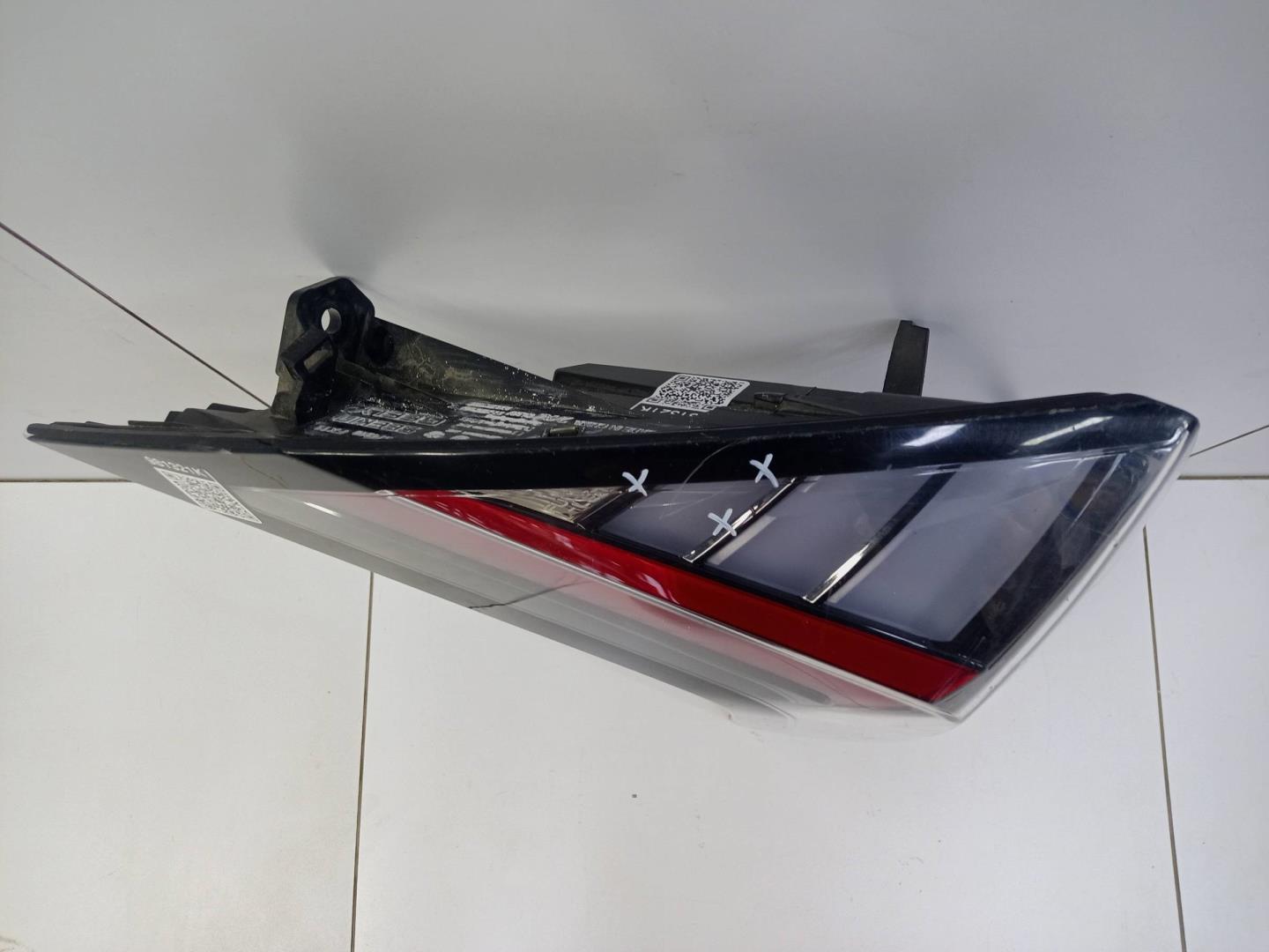 Фонарь задний наружный левый