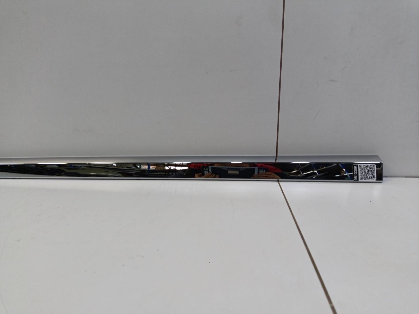 Молдинг передней левой двери