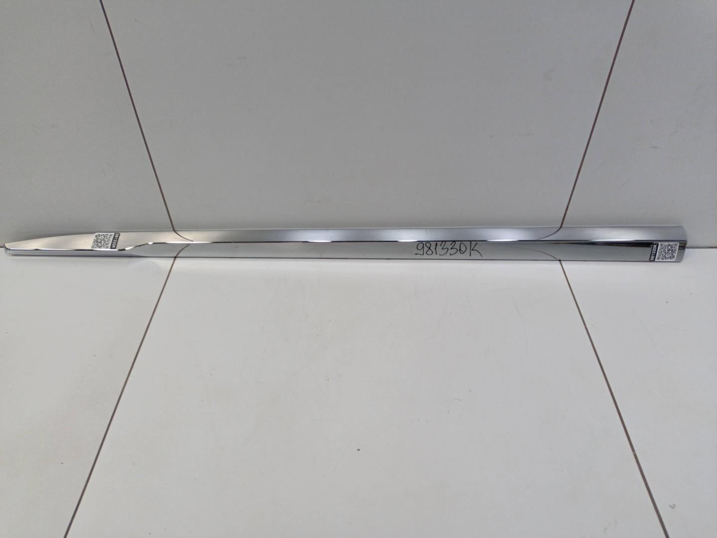 Молдинг передней левой двери