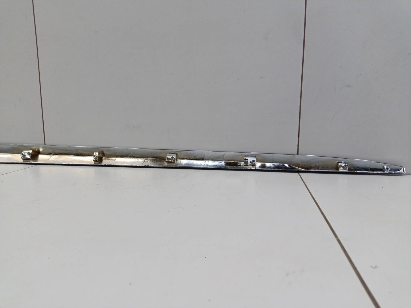 Молдинг передней левой двери