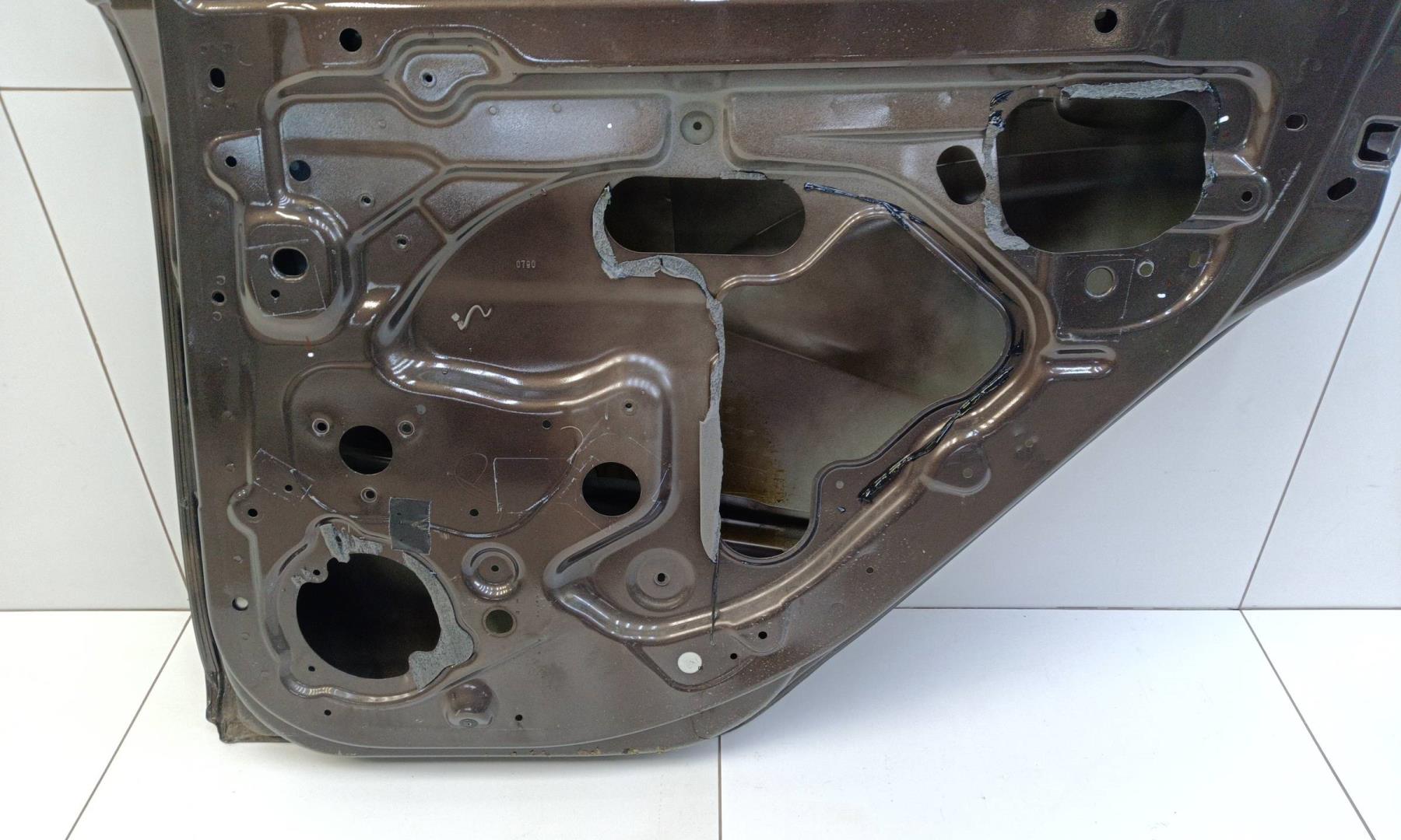 Дверь задняя правая