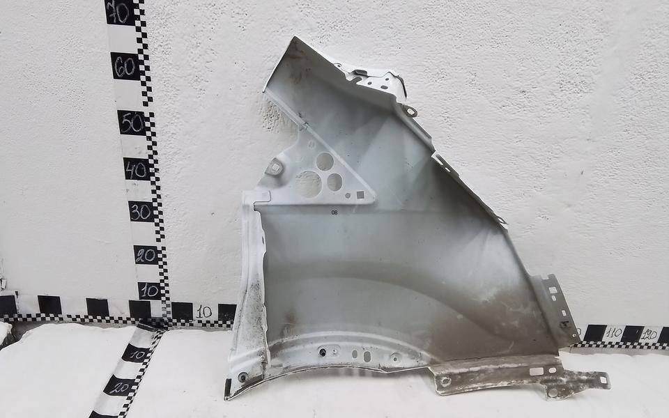 Крыло переднее левое