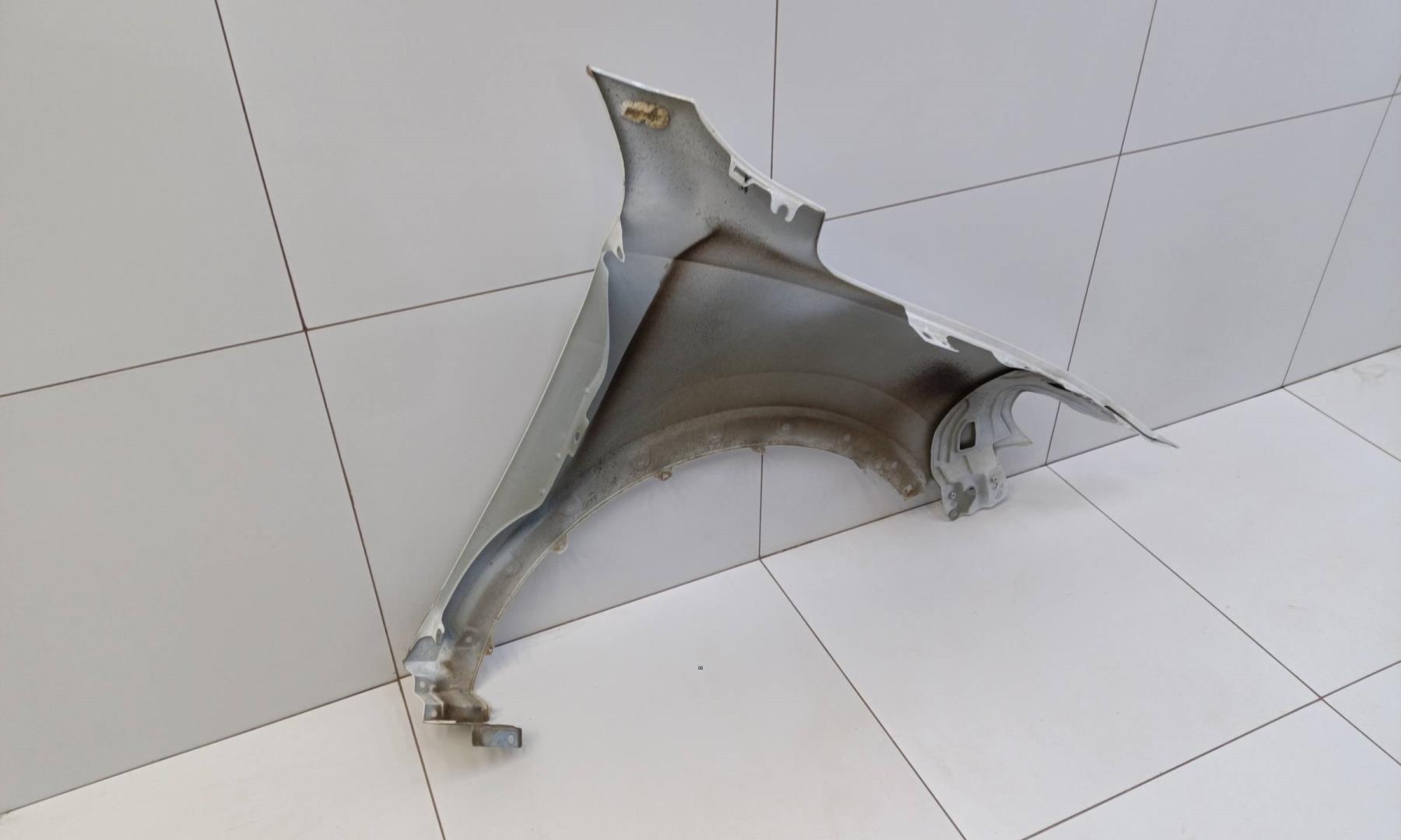 Крыло переднее левое