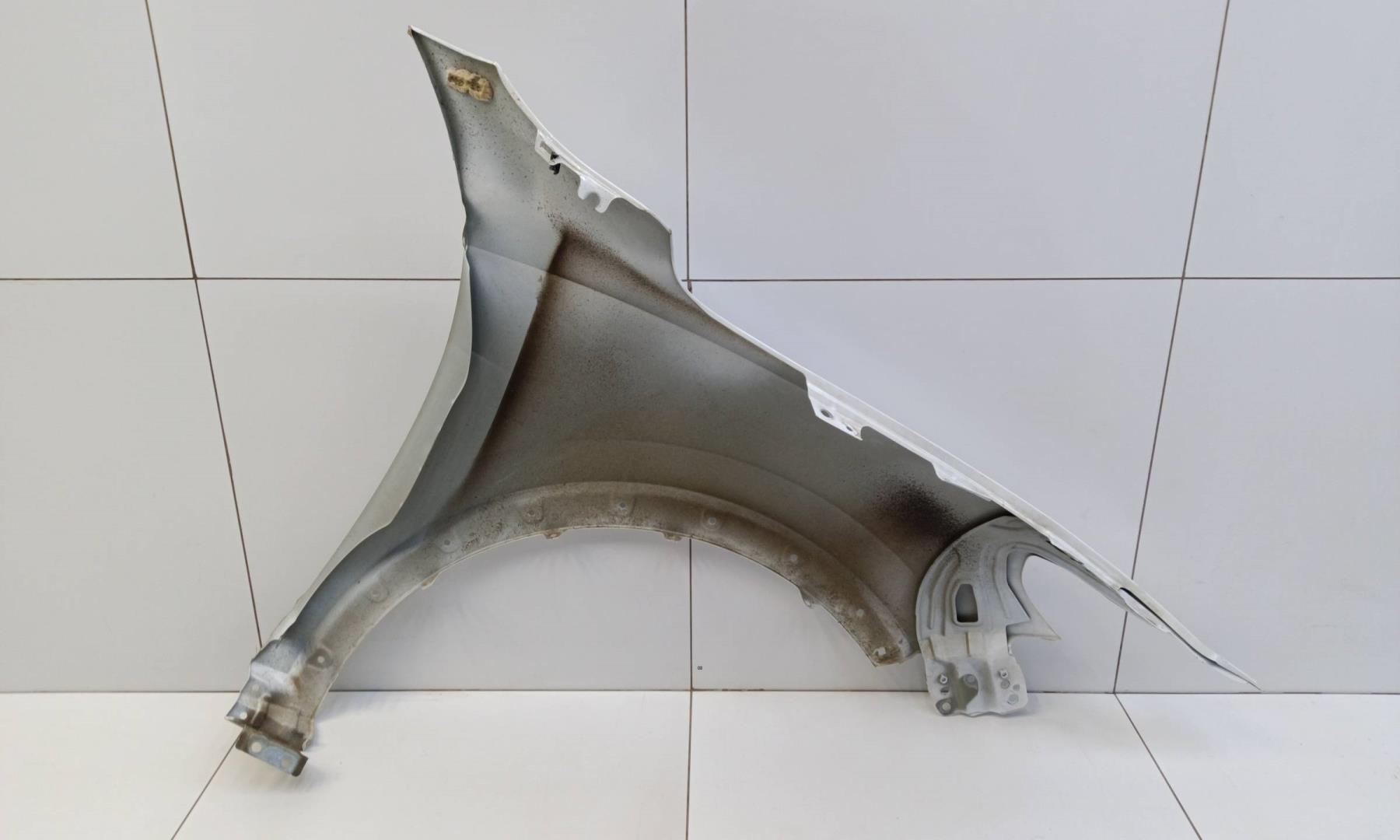 Крыло переднее левое