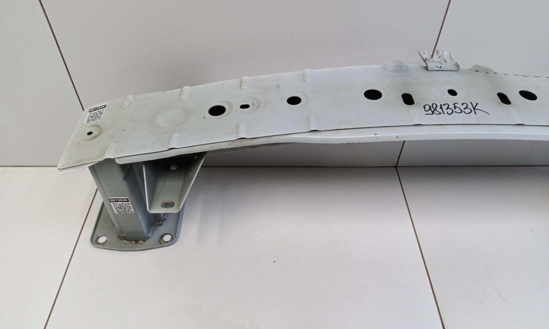 Усилитель переднего бампера