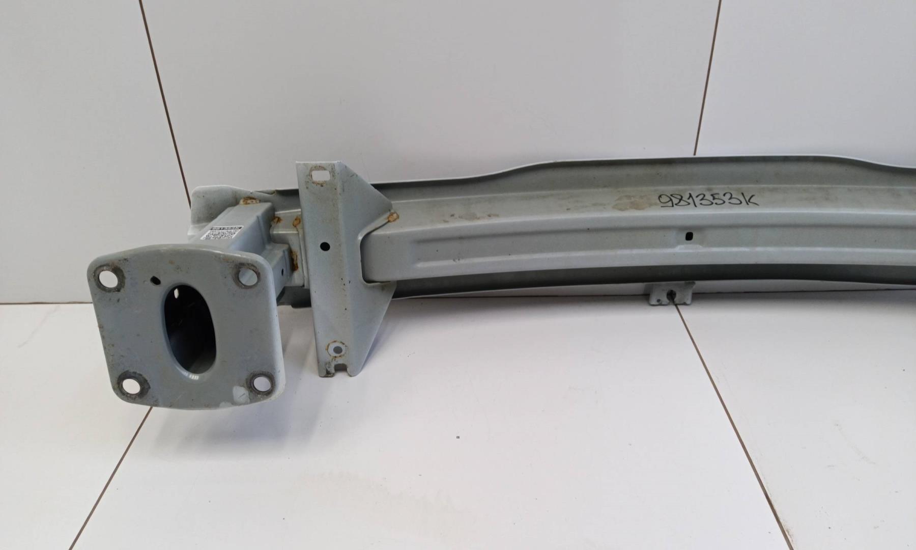 Усилитель переднего бампера