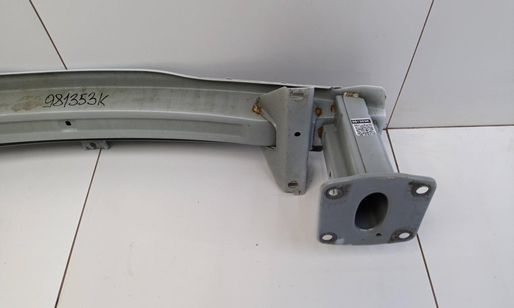 Усилитель переднего бампера