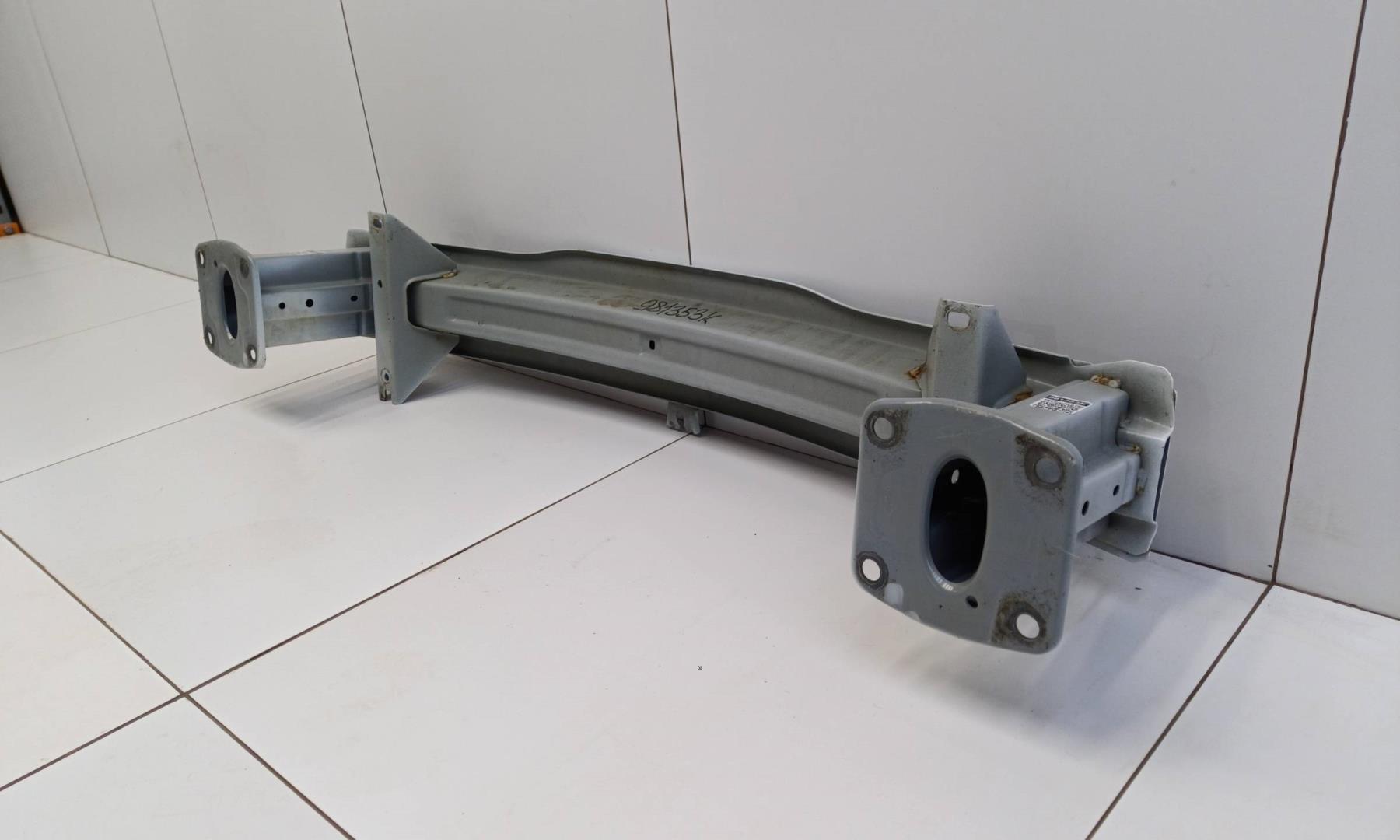 Усилитель переднего бампера