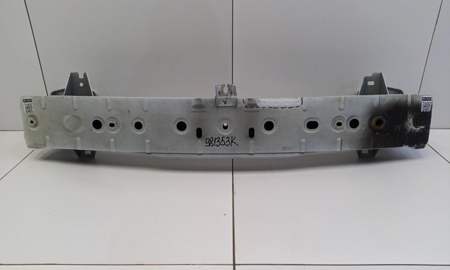 Усилитель переднего бампера