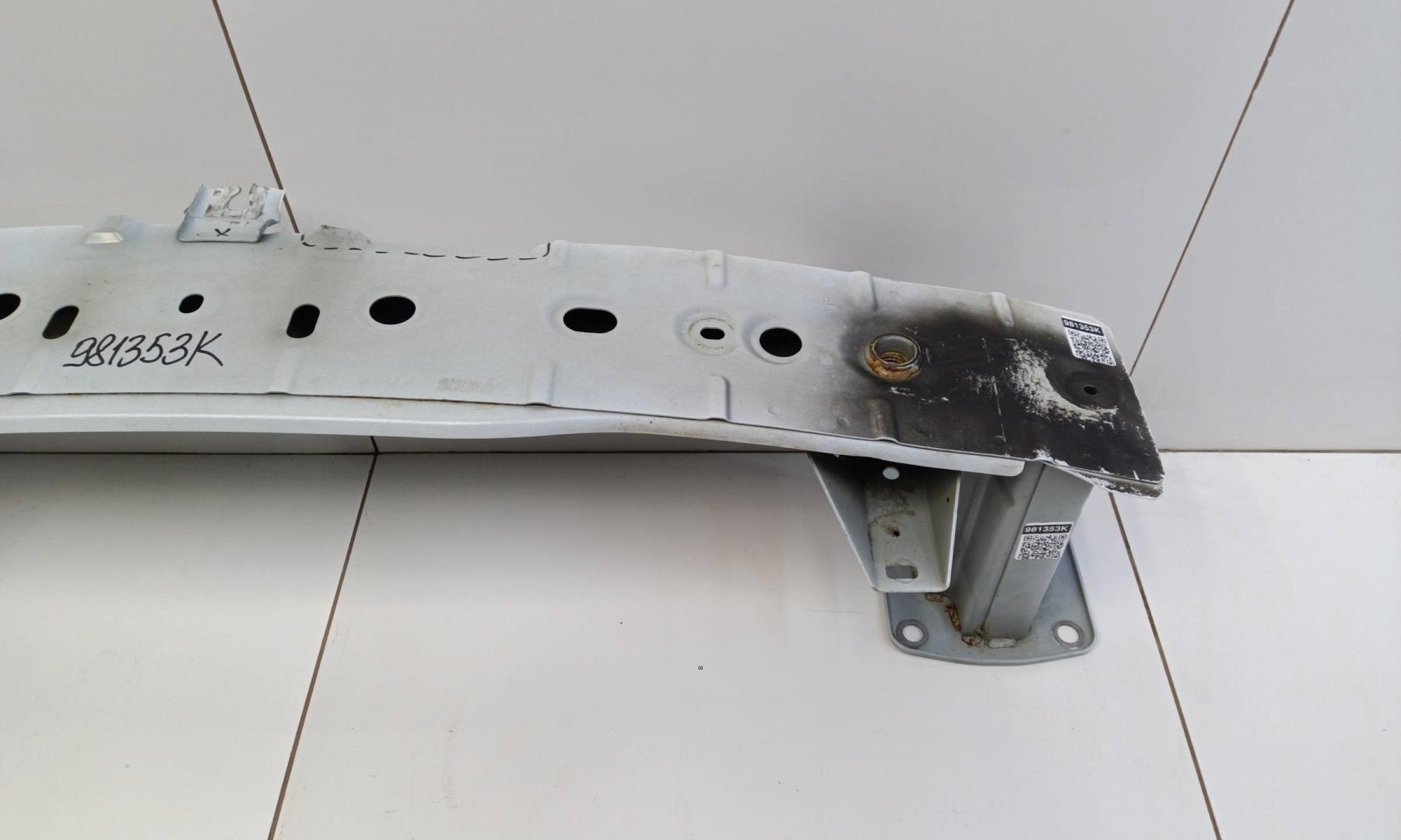 Усилитель переднего бампера