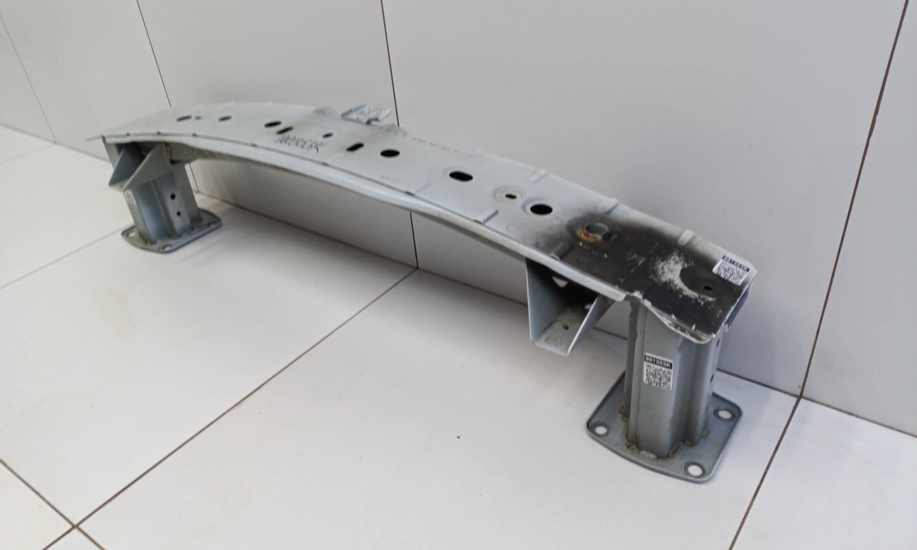 Усилитель переднего бампера