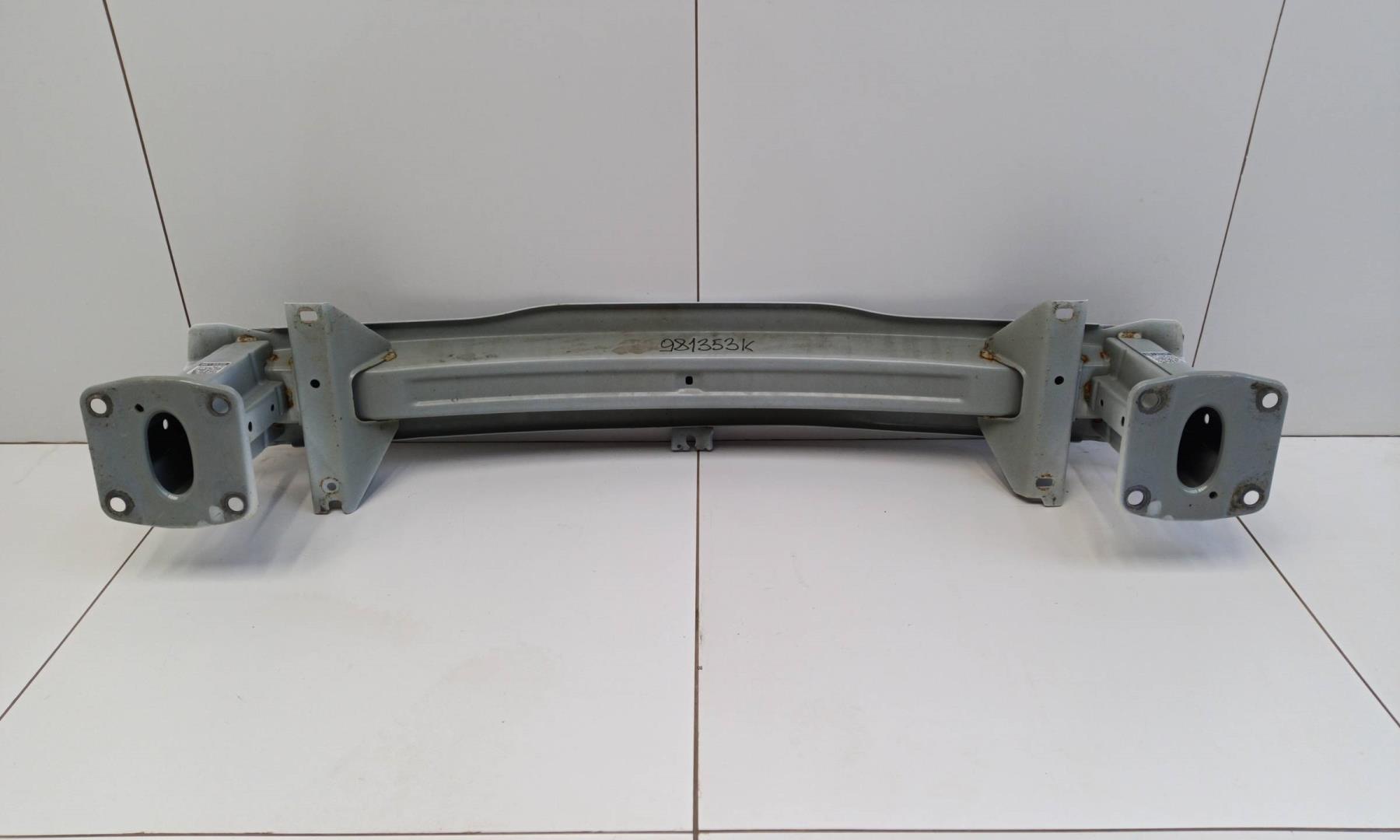 Усилитель переднего бампера