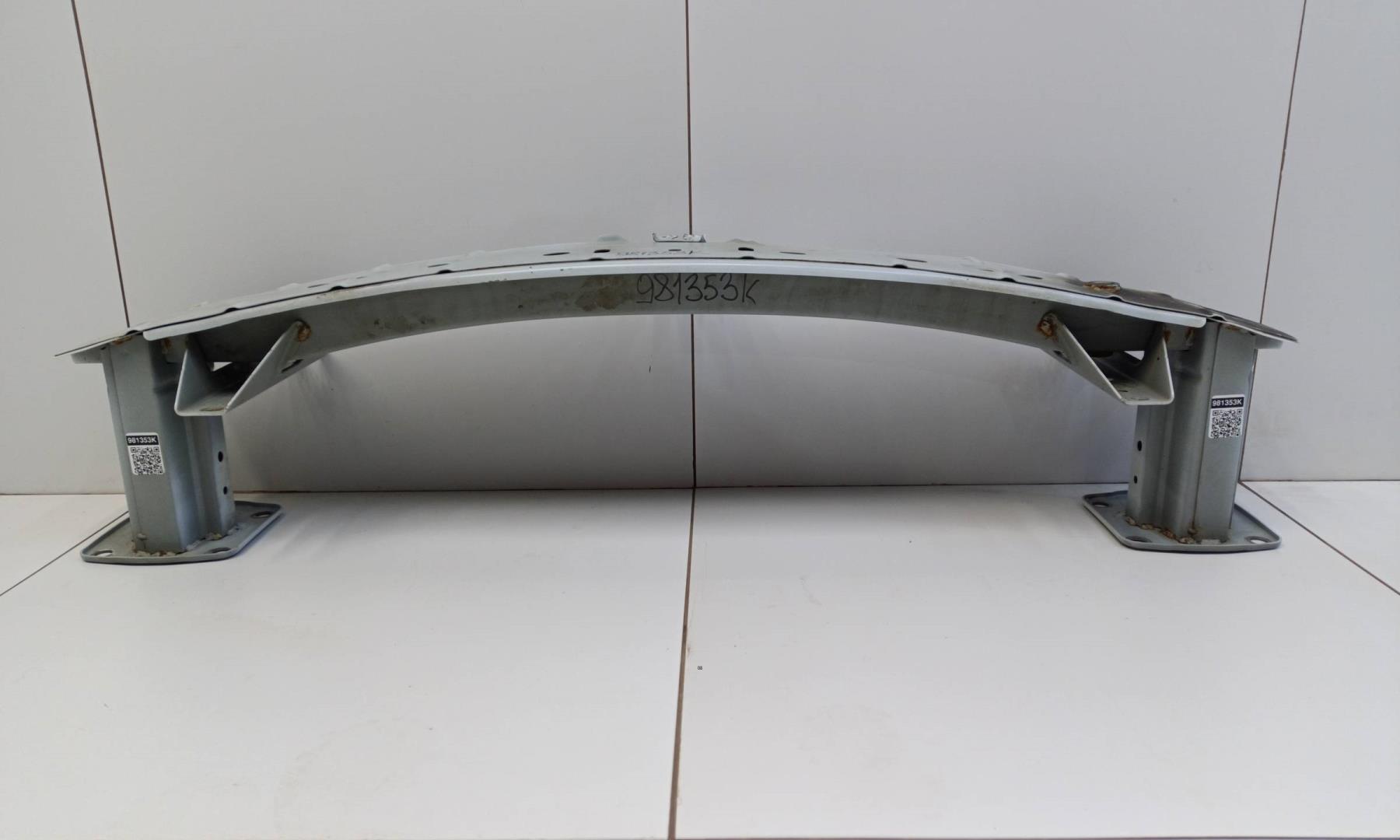 Усилитель переднего бампера