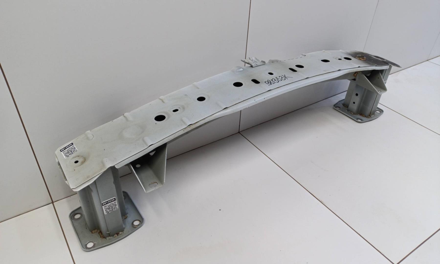 Усилитель переднего бампера