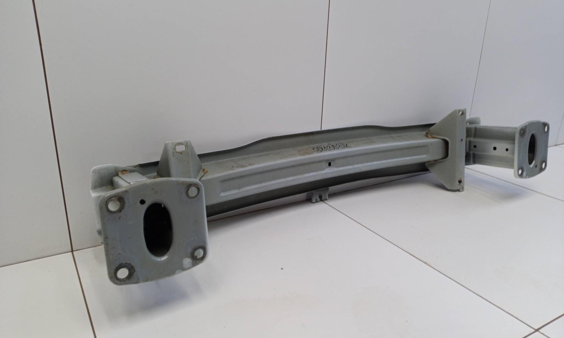 Усилитель переднего бампера