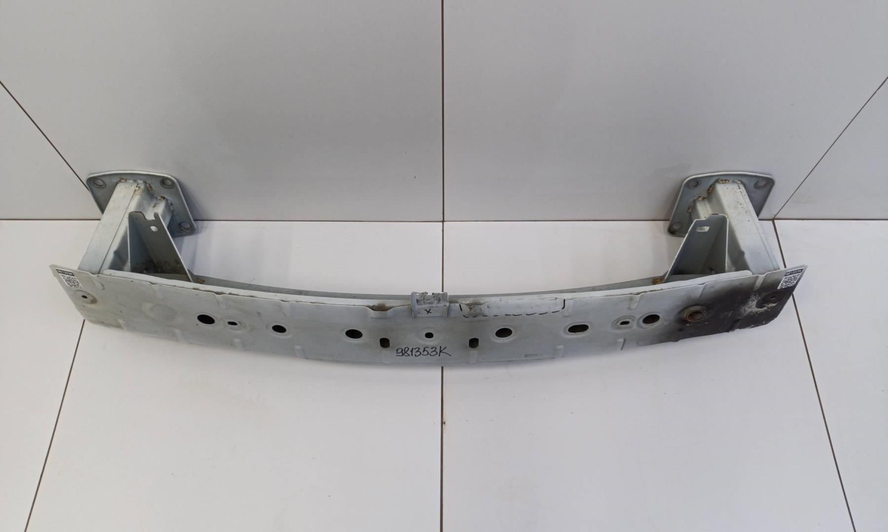 Усилитель переднего бампера