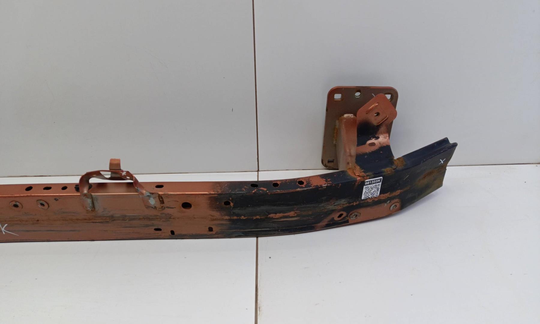 Усилитель переднего бампера