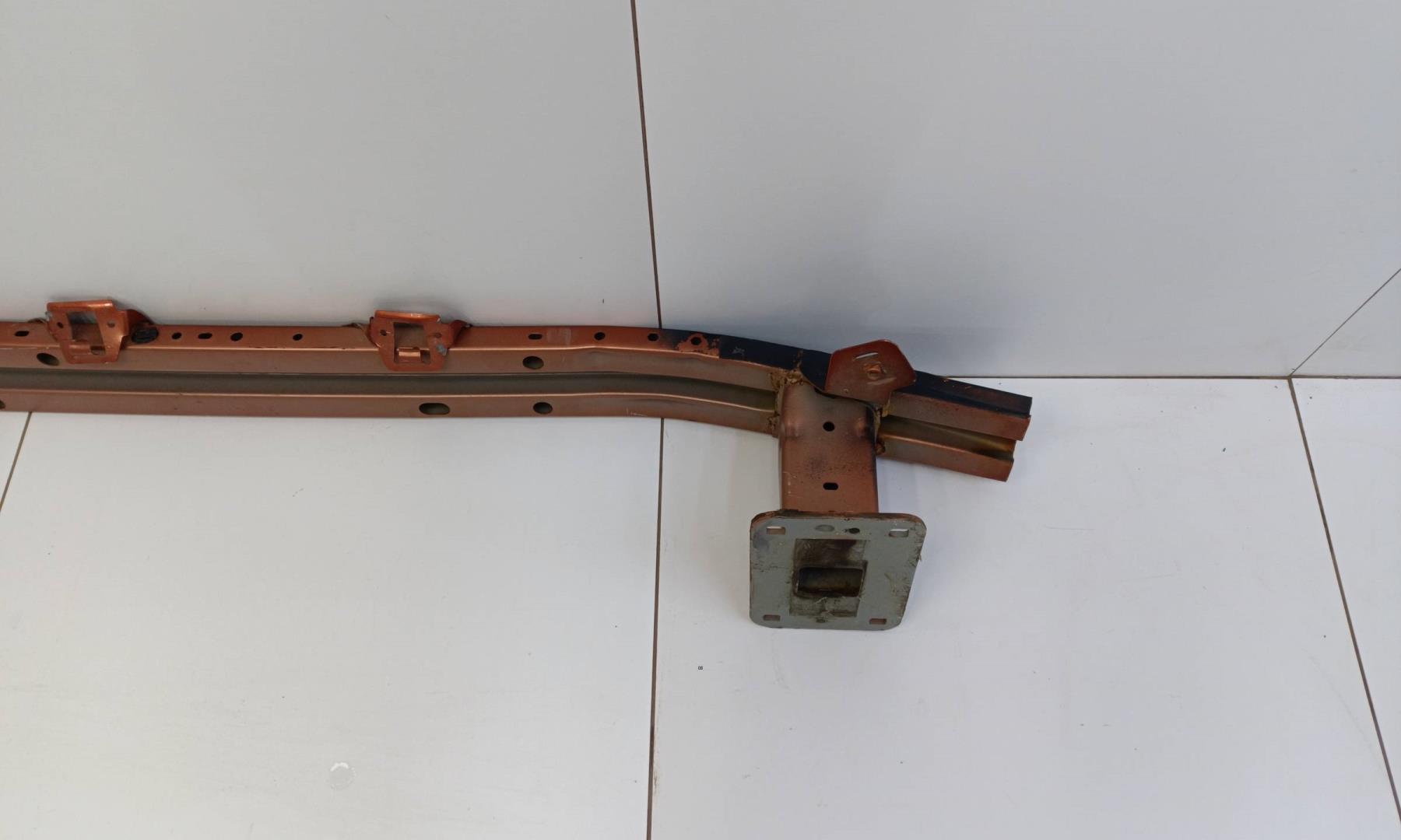 Усилитель переднего бампера