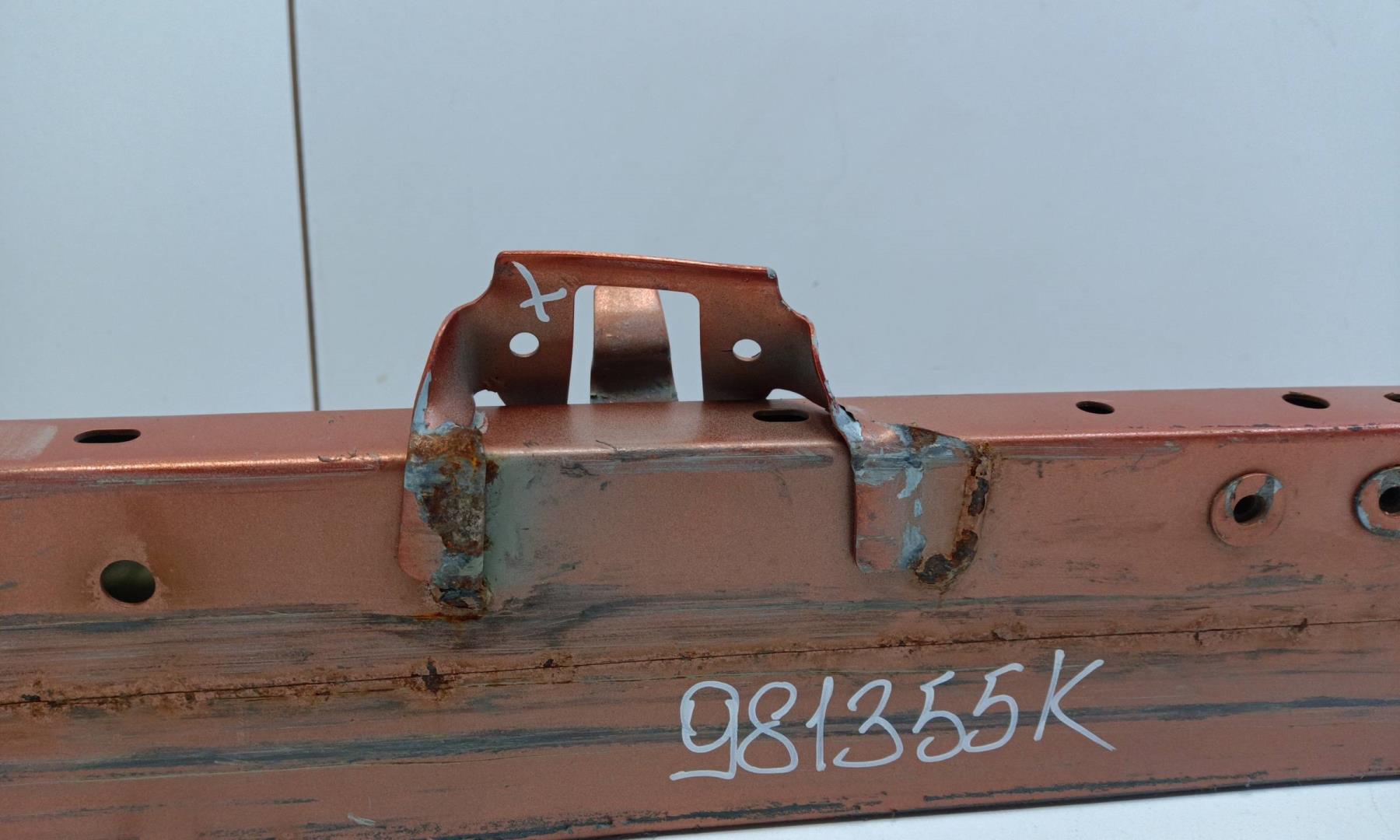 Усилитель переднего бампера