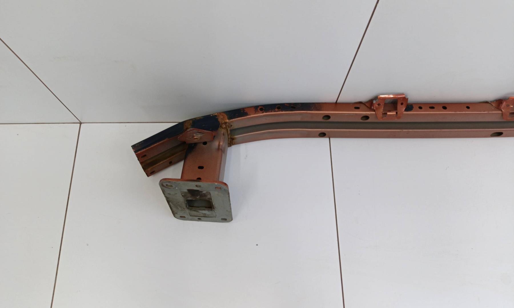 Усилитель переднего бампера