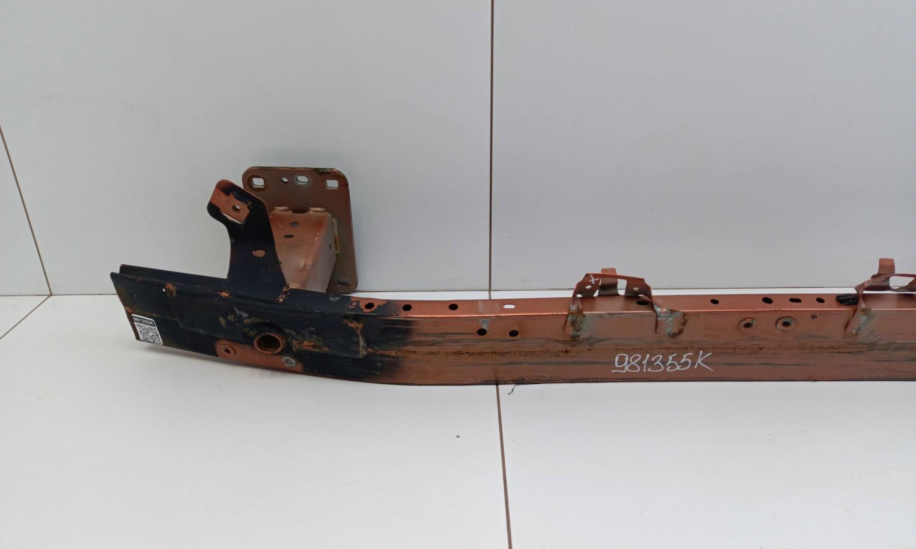 Усилитель переднего бампера