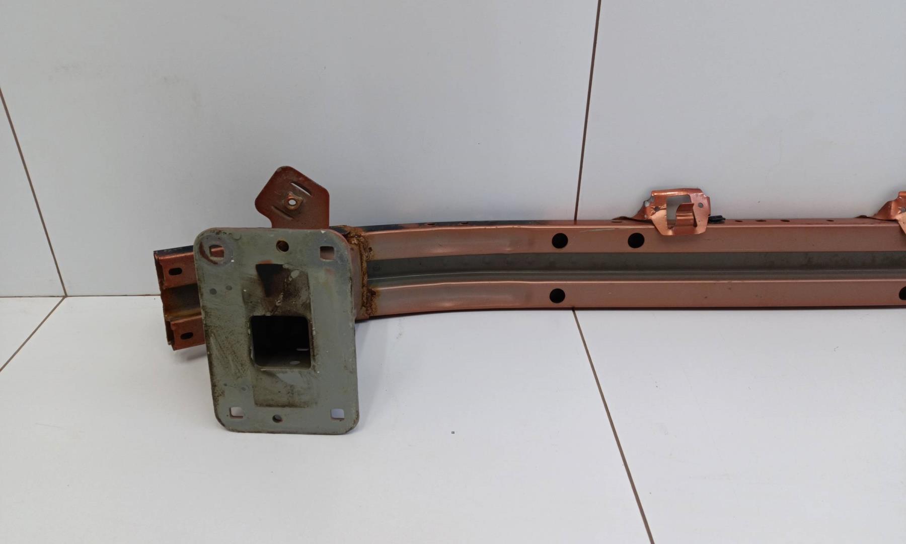 Усилитель переднего бампера