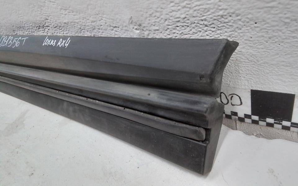 Накладка двери передней правой