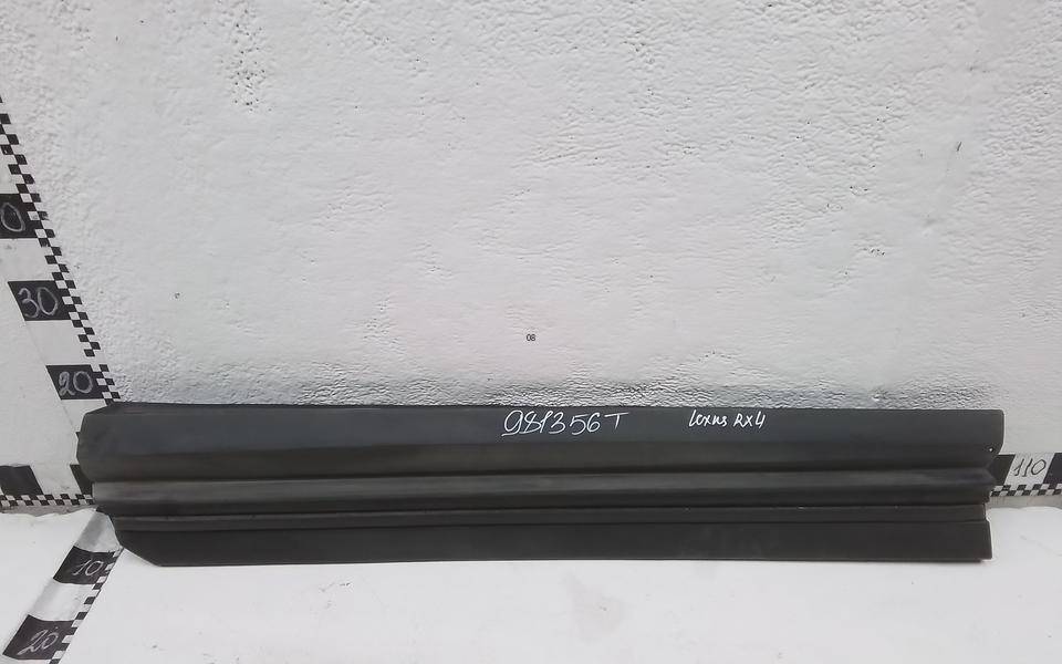 Накладка двери передней правой