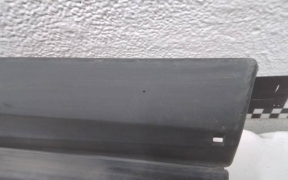 Накладка двери передней правой