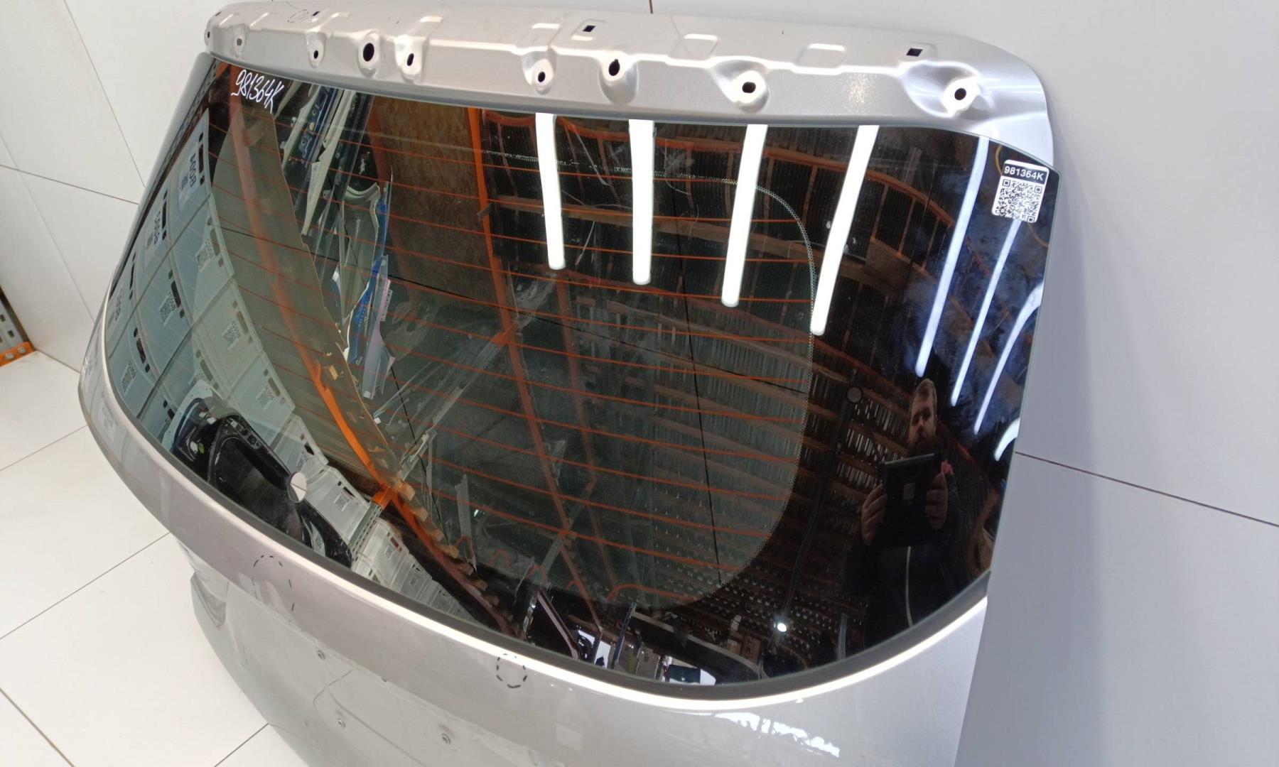 Стекло двери багажника