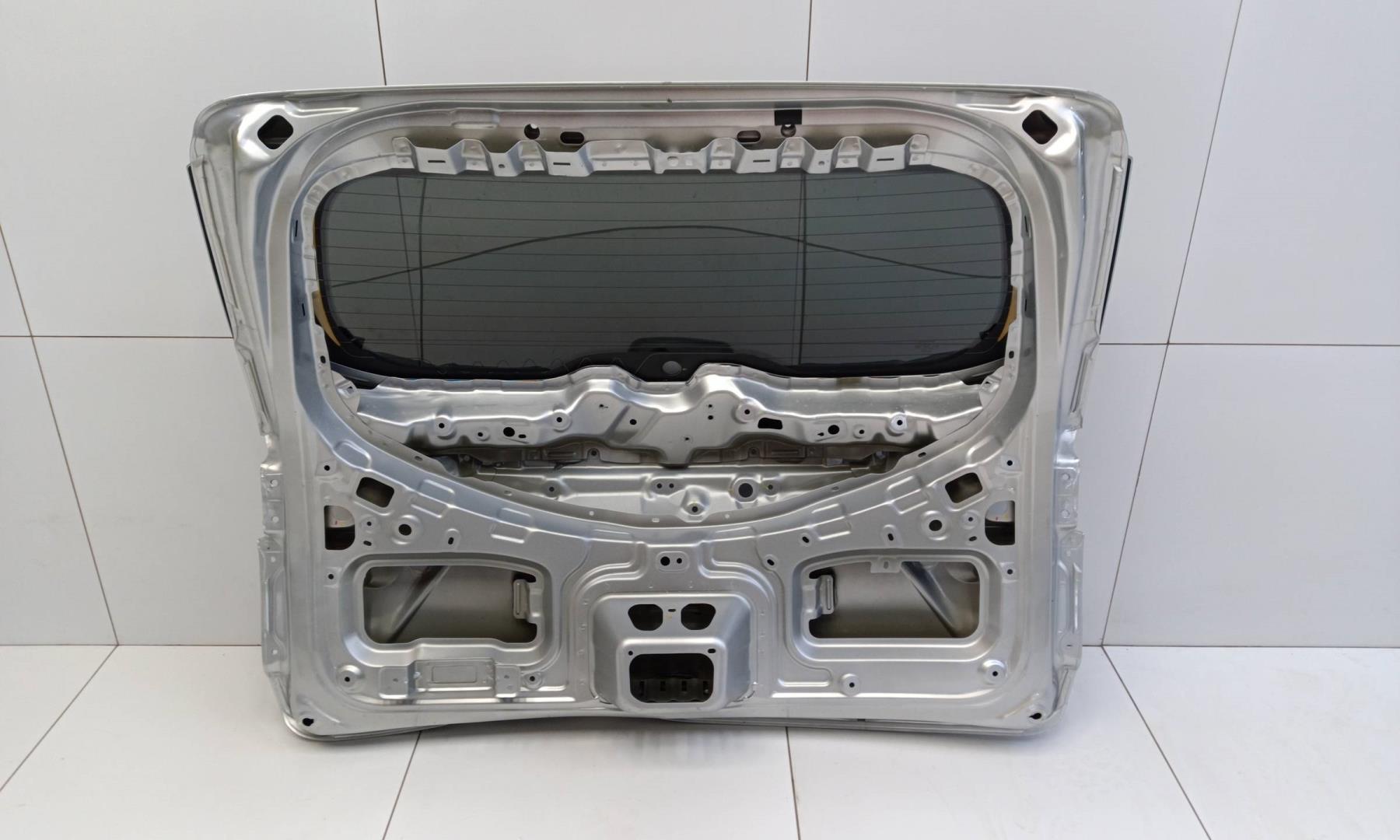 Стекло двери багажника