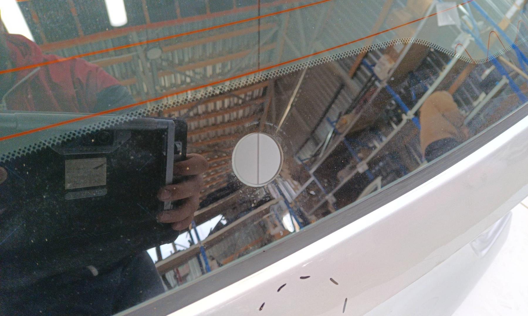 Стекло двери багажника