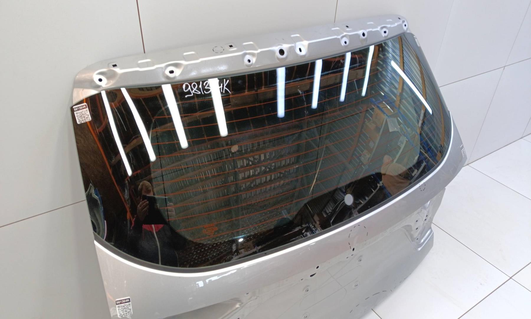 Стекло двери багажника