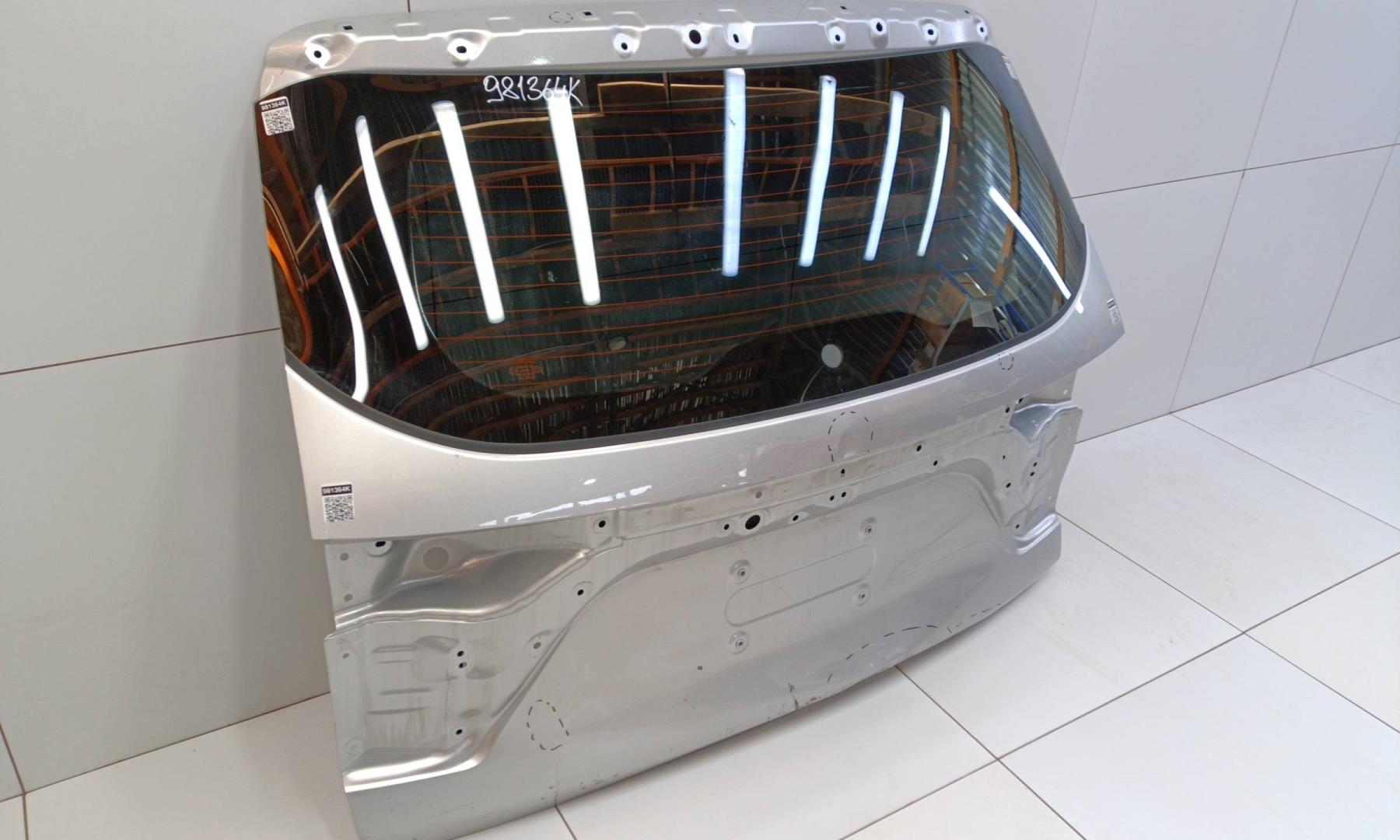 Стекло двери багажника