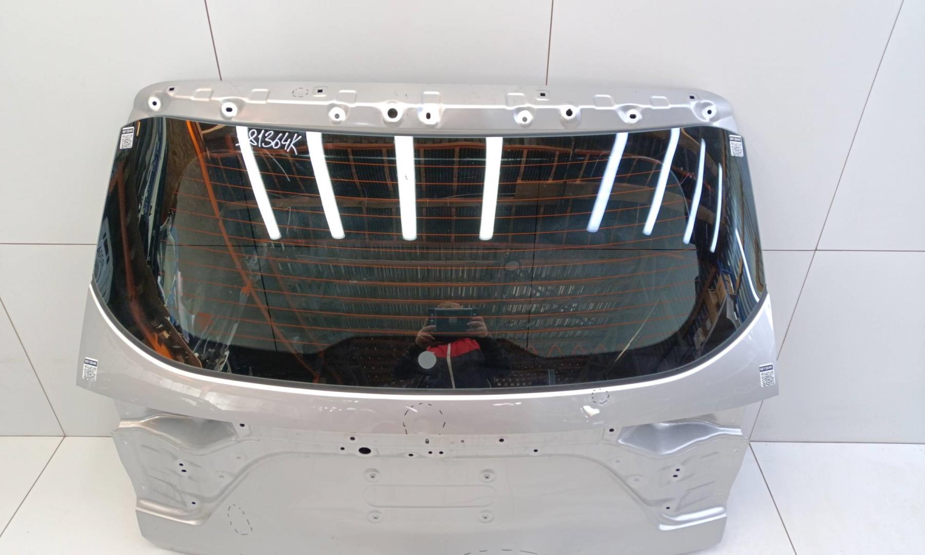 Стекло двери багажника