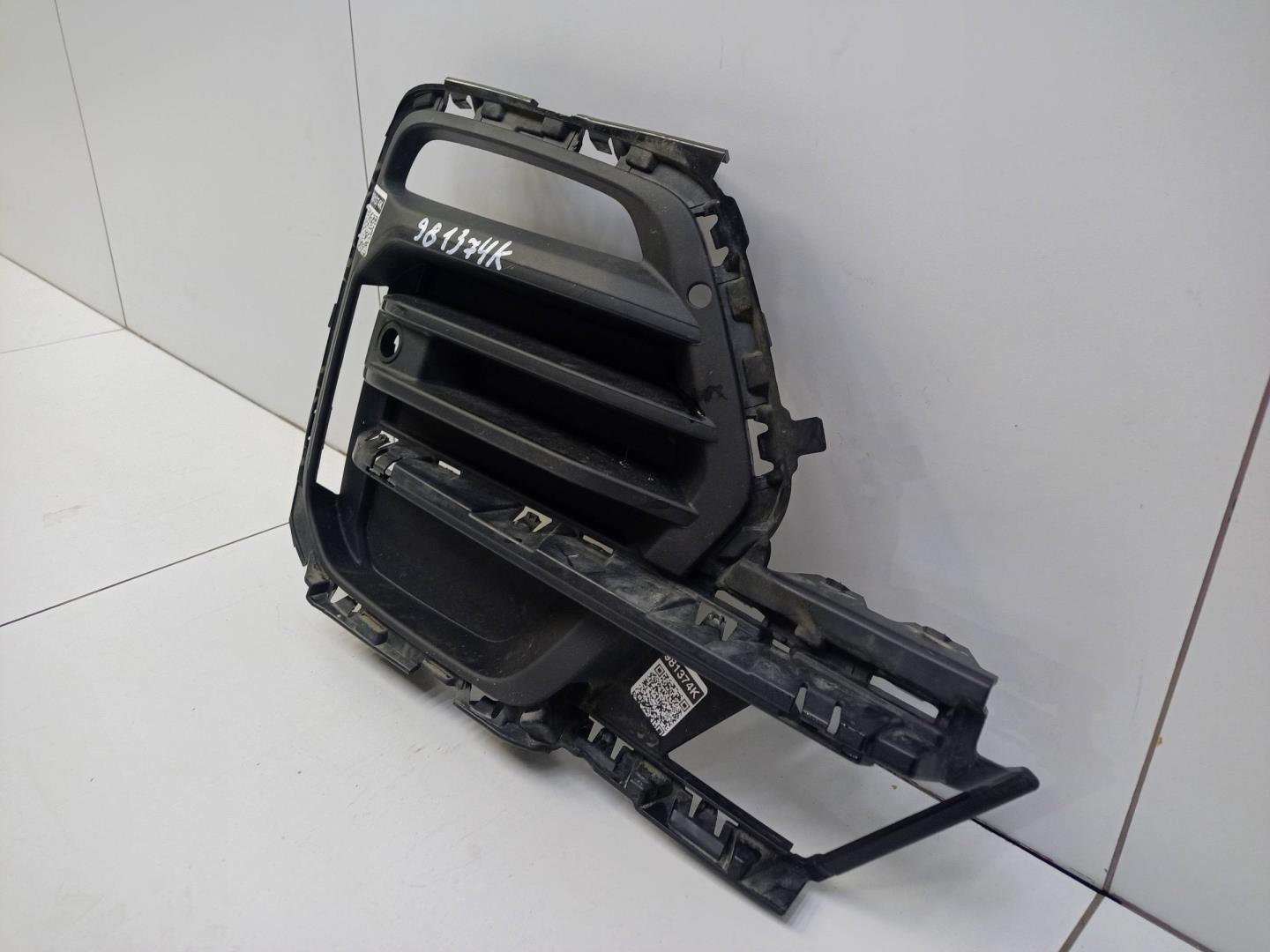 Решетка в бампер правая