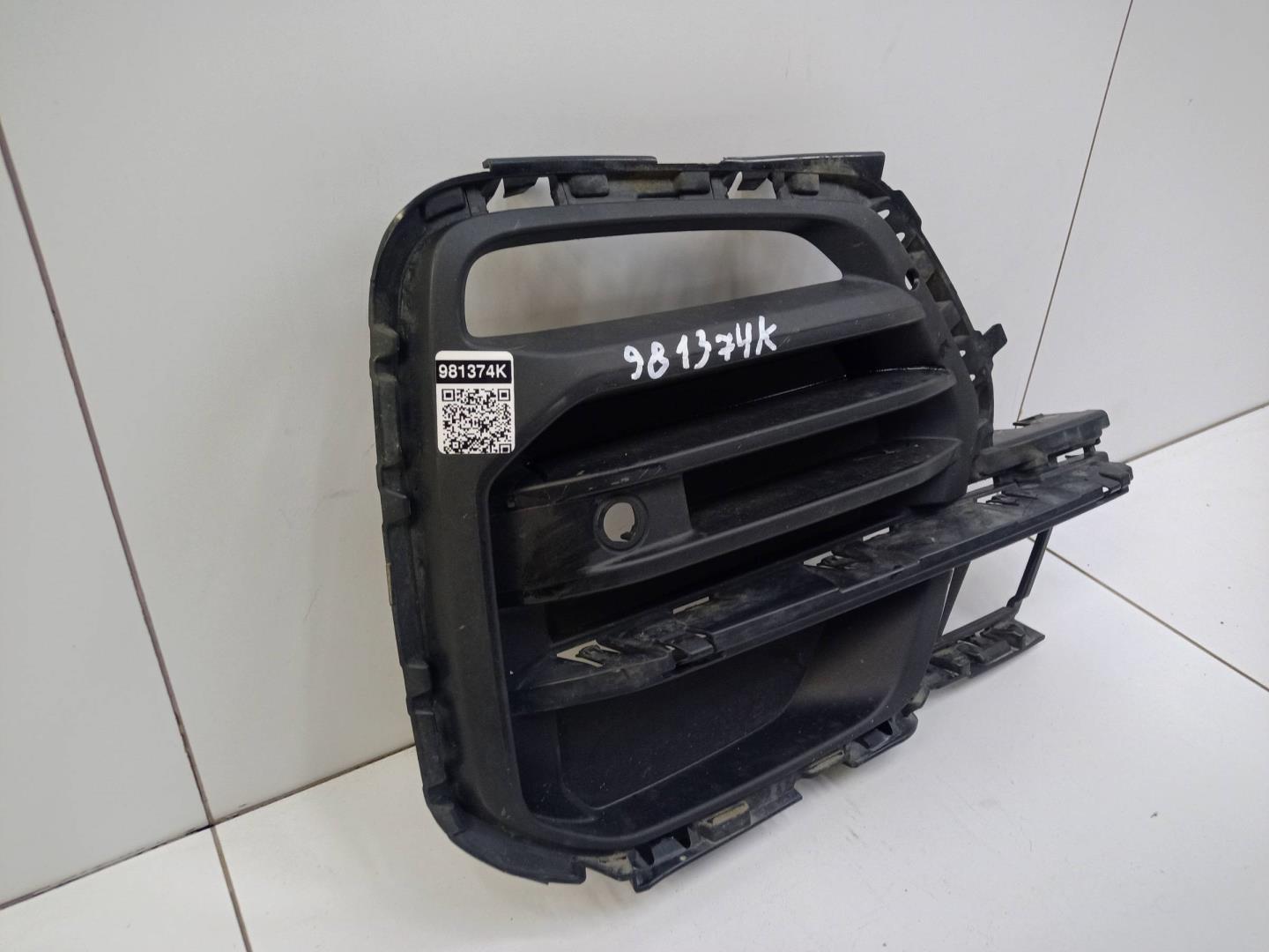 Решетка в бампер правая