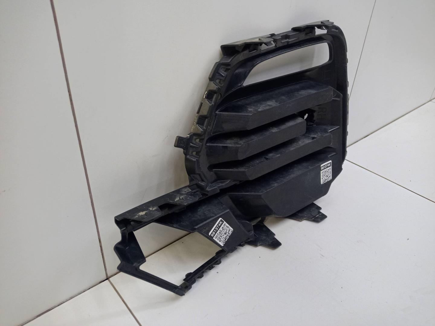 Решетка в бампер правая