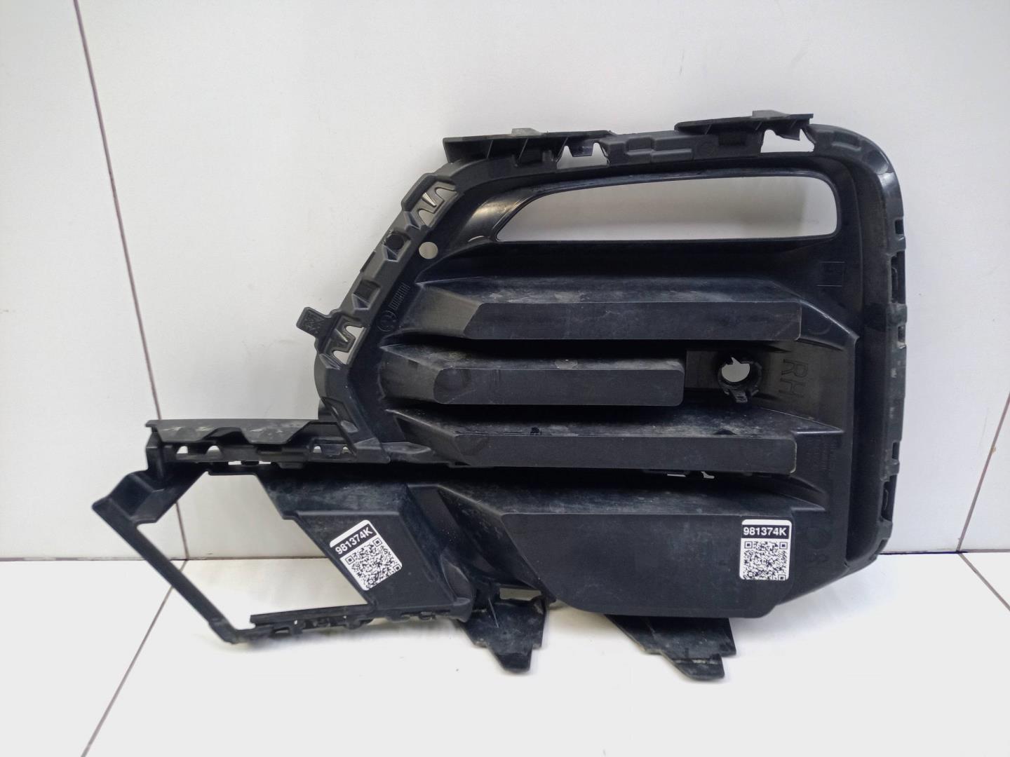 Решетка в бампер правая