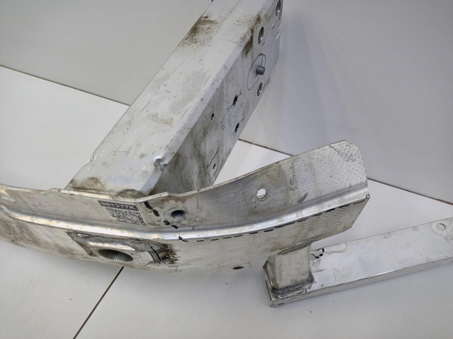 Усилитель переднего бампера