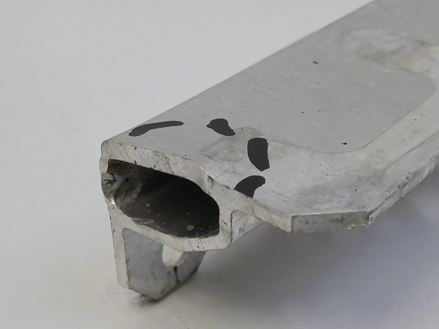 Усилитель переднего бампера