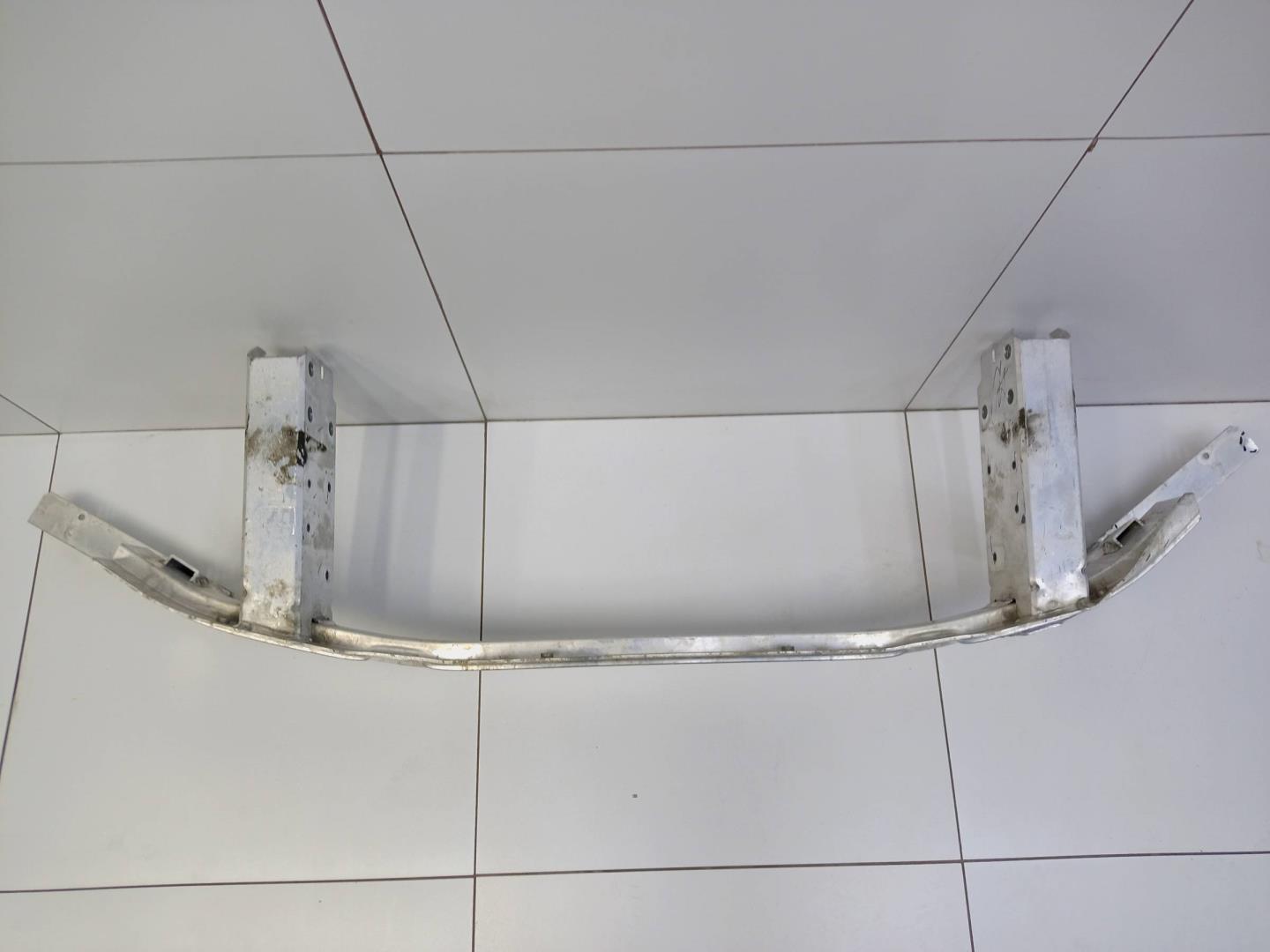 Усилитель переднего бампера