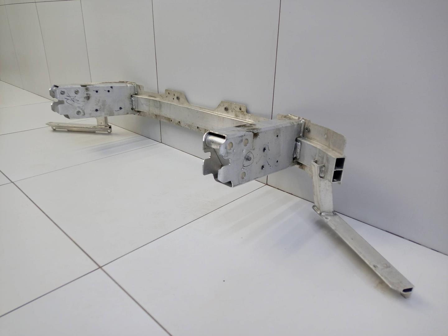 Усилитель переднего бампера