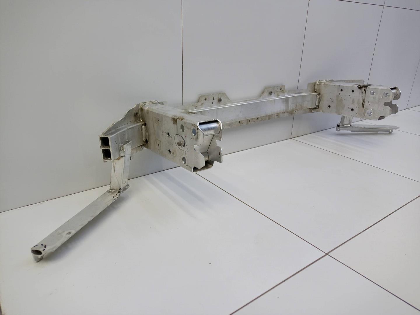 Усилитель переднего бампера